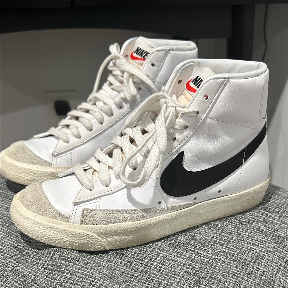 Nike Women's Blazer Mid '77
